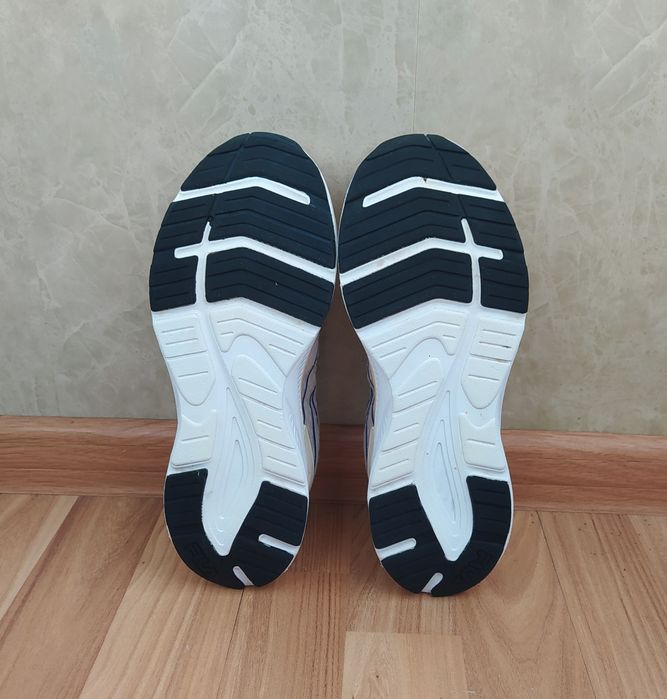 FILA-стильні жіночі кросівки,38,5р