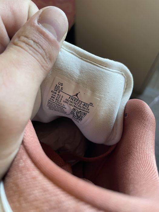 Продаю оригинальные Nike Air Jordan 1 Low SE, артикул FN3722-801.