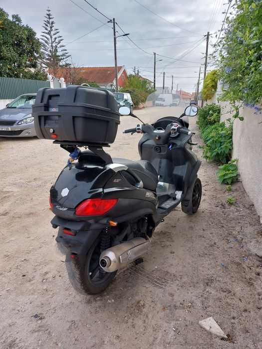 Vendo Piaggio MP3 400cc  de 2014 com 77.000km revisão feita em Janeiro de 2026, por motivo de saúde encontro- me impedido de conduzir motociclos.