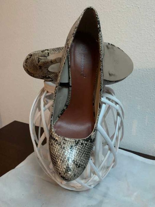 Sapatos de salto alto