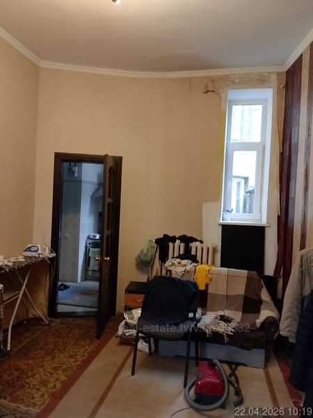 Продам 2х кімнатну квартиру в Центрі Львова по вул. Зелена. Австрійській будинок. 1 високий поверх, 50 м кв