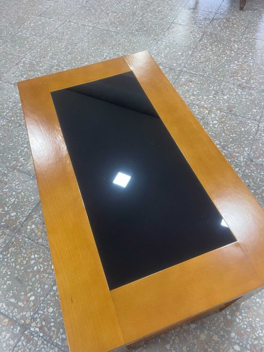 Mesa de Centro em Madeira com Vidro Preto