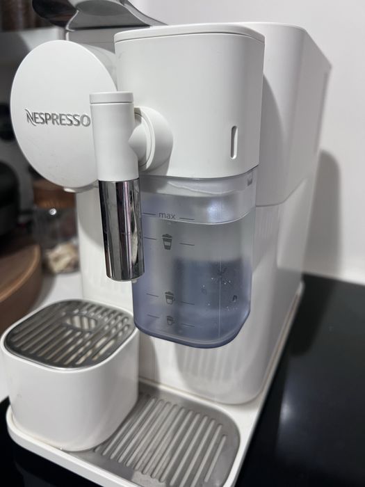 Máquina de Café DeLonghi Nespresso EN510.W Branco