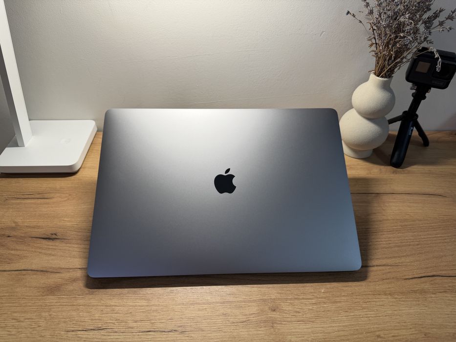 MacBook Pro 16 2019 Intel i9 32GB RAM 1TB SSD Radeo 5300