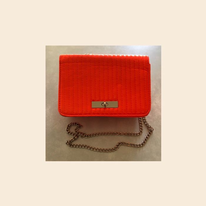 Распродажа! Сумка оранжевая на золотой цепочке