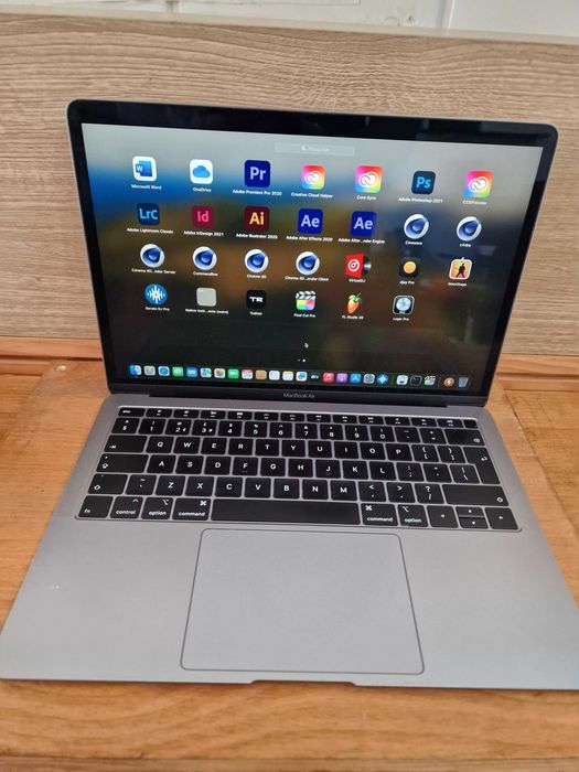MacBook AIR 2019 16gb