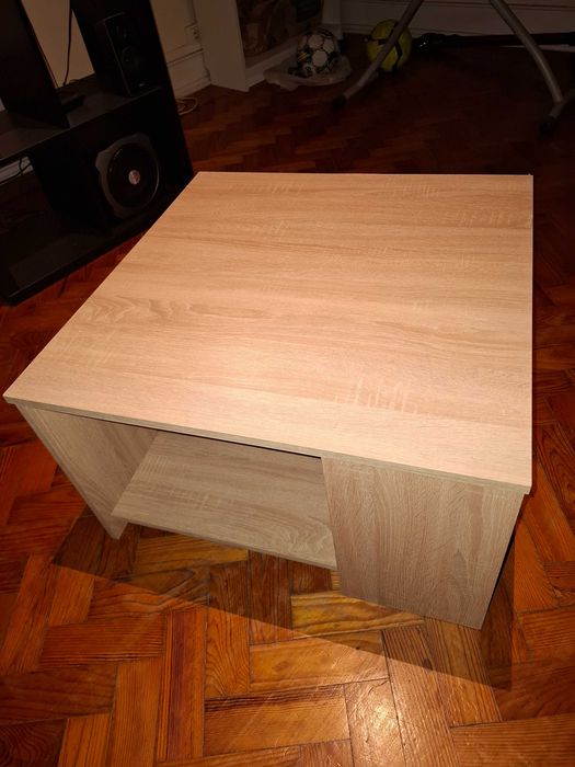 Mesa de sala de madeira
