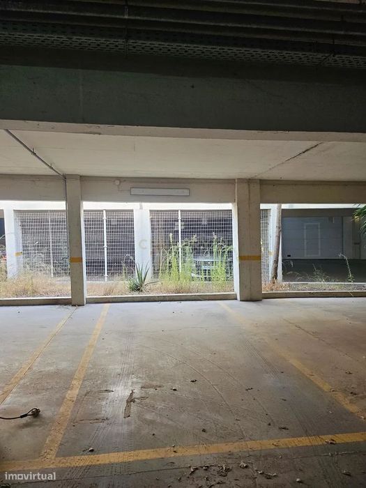 Garagem à Venda na Tapada do Matias – Excelente Oportunidade de Invest