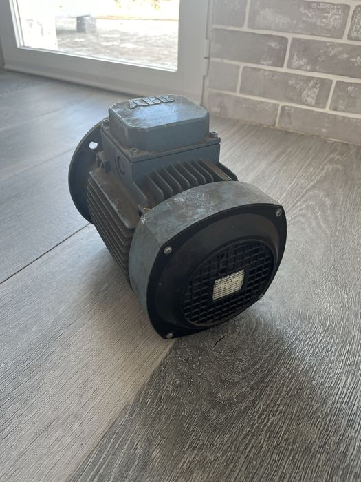 Motor elétrico ABB