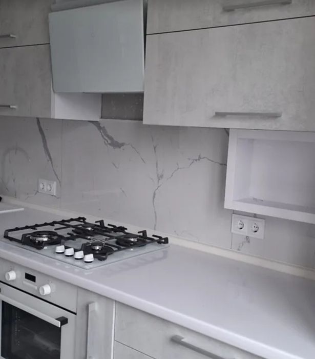 Продаж 2к квартири 72 кв. м на вул. Гнатюка Академіка