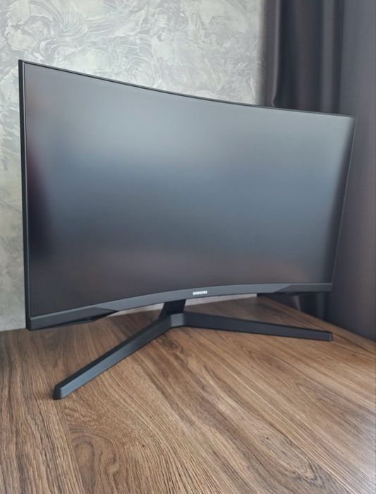 Игровой изогнутый монитор Samsung Odyssey G5 27 дюймов