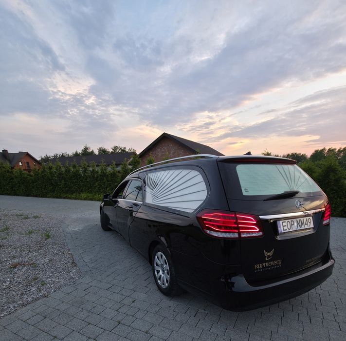 Mercedes E klasa Karawan