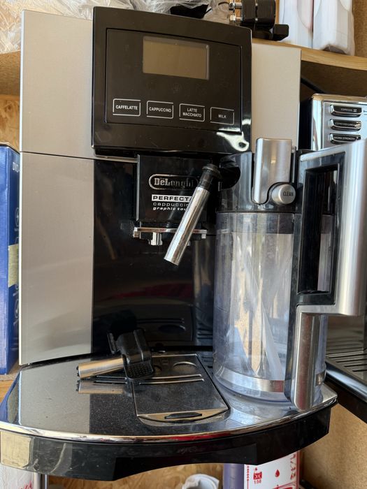 Кавомашина Delonghi Perfecta Cappuccino+молочник