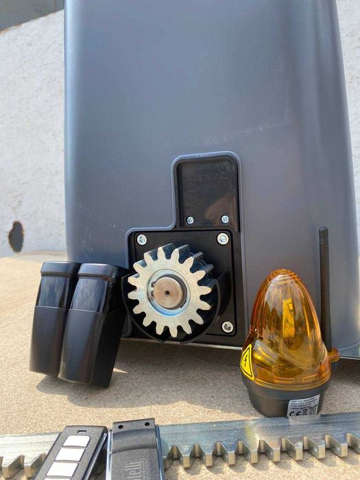 Автоматика для відкатних воріт Miller Technics, X-Boost, Edinger