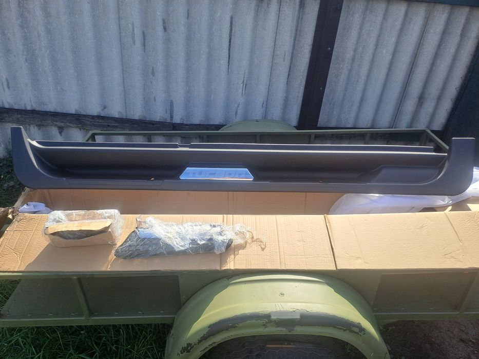 Tucson 04-09 Хюндай Пороги боковые (пластиковые) с логотипом