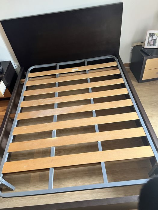 Cama casal + 2 mesas cabeceira