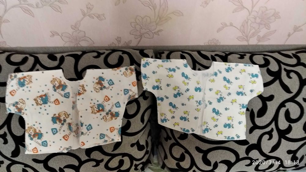 Костюм, шапочки, пинетки, распашонки новые, для новорожденных, роддом