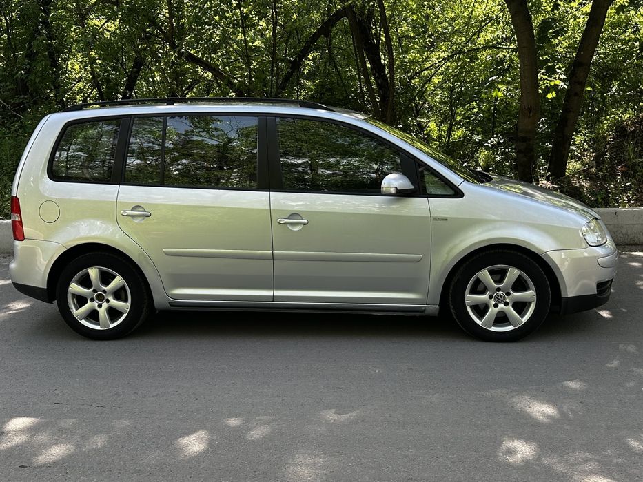 Свіжопригнаний VW Тауран 1.9ТДІ не розмитнений у Києві