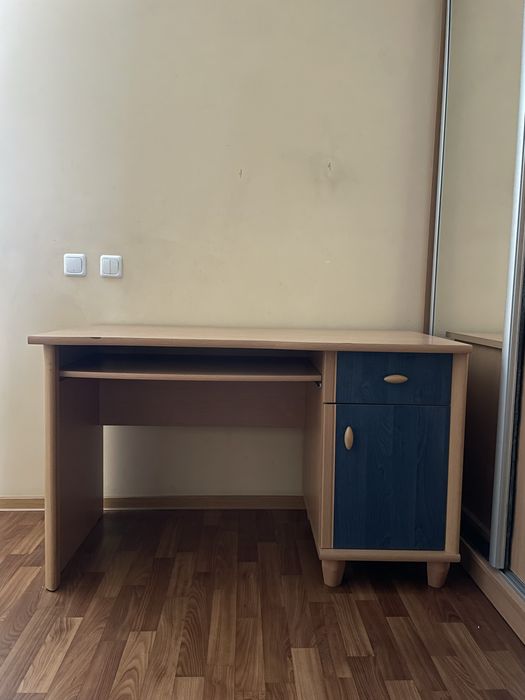 Меблі дитячоі кімнати стіл/комоди