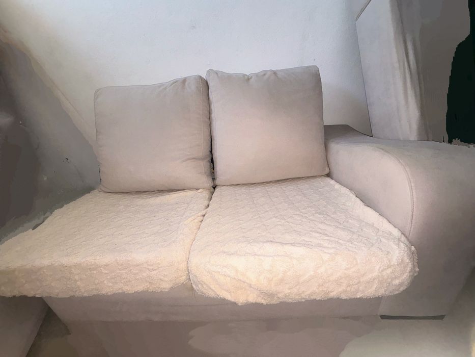 Sofá formato L usado com resguardo incluído