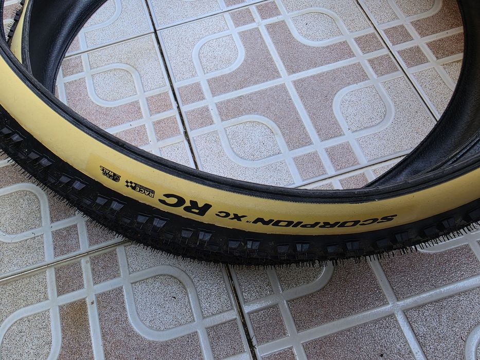Vendo 2 pneus pirelli xc rc 2.4