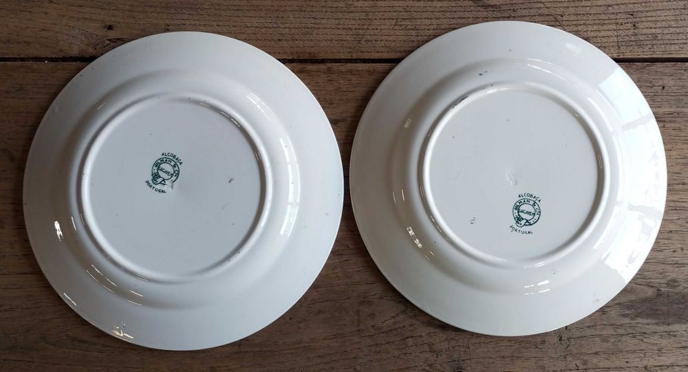 Antigos pratos em faiança Sacavém motivo Alcobaça verde