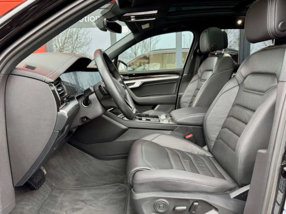 Volkswagen Touareg      2022