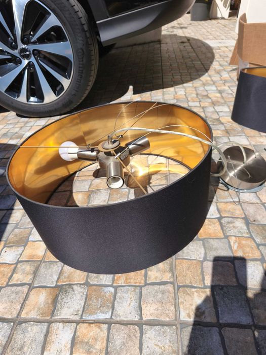Conjunto de candeeiros de Sala pretos e dourados usados
