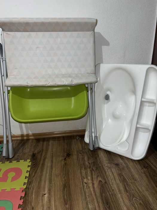 Пеленальний столик з ванночкою два в одному
