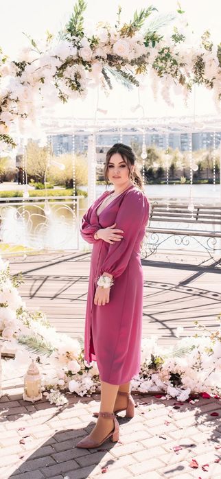 Дуже красива рожева сукня