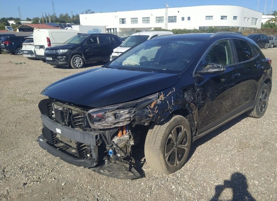 KIA X Ceed híbrido para peças 
2022.06
Veículo que trabalha e anda 
Longarinas boms 
Radiadores boms 
Vendo no estado que está 
Mais informaç
