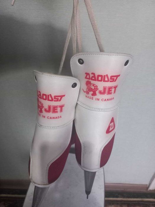 Професійні хокейні ковзани