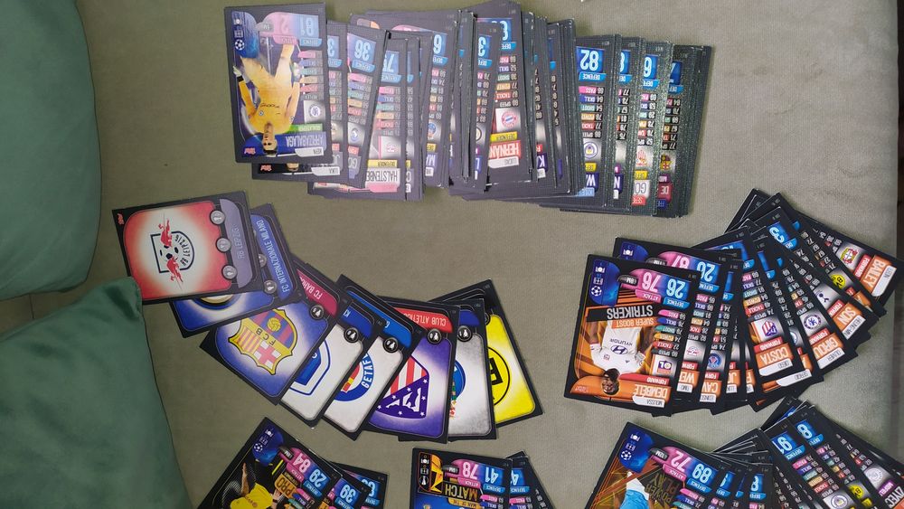 Caixa com 145 cartas MATCH ATTAX super Boost strikers season 2019/20