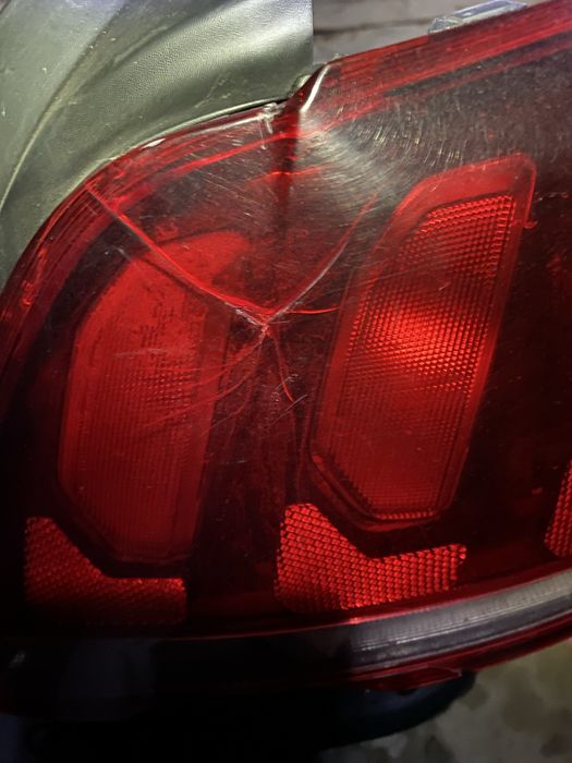 Фонарь задний правый рест Peugeot 301