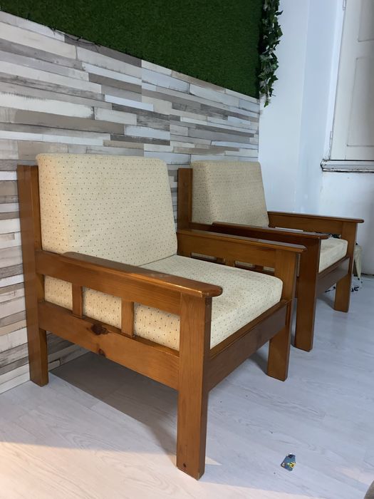 Vendo 2 cadeirões de madeira