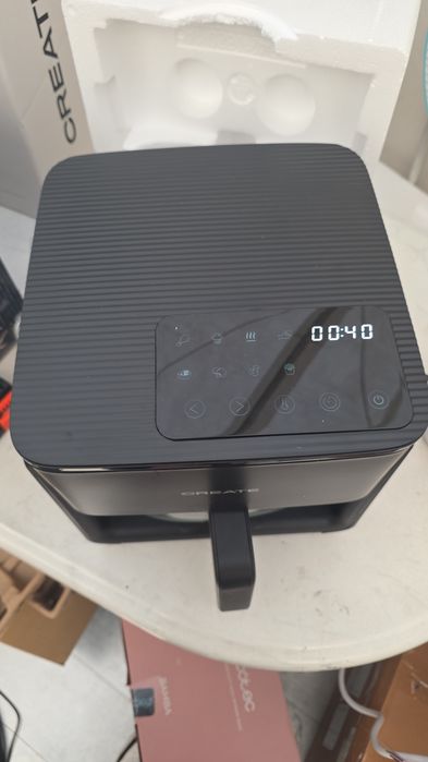 Airfryer nova temos em preto e verde militar