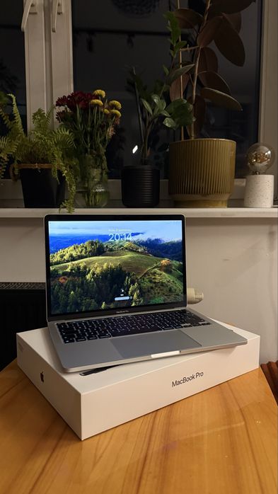 Macbook Pro M2 16 GB RAM 256 GB SSD srebrny 13”