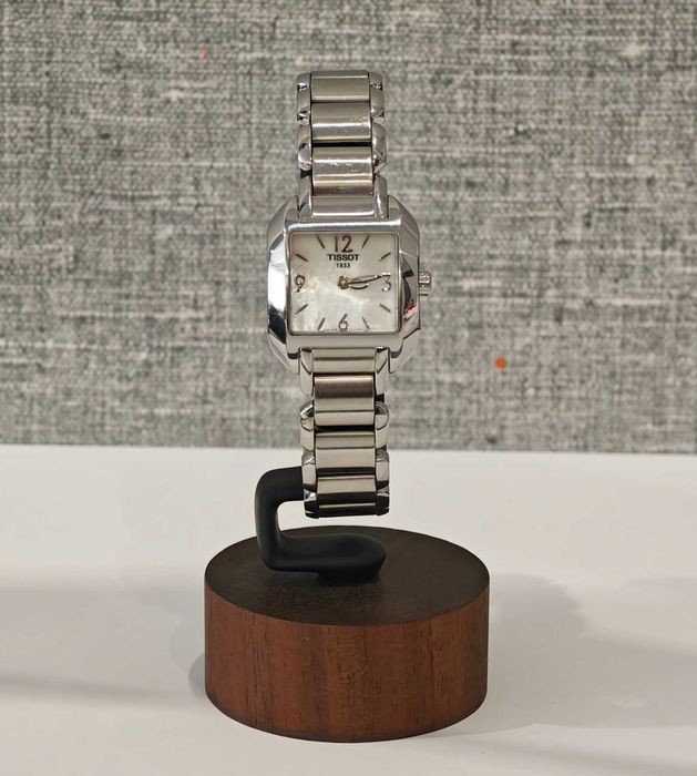 Жіночий годинник Tissot T-Wave T02.1.285.82 Swiss made