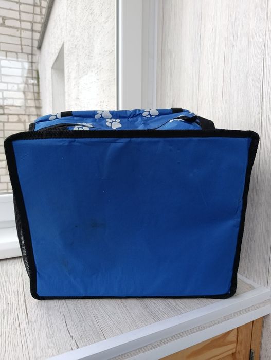 Сидіння для собак в автомобіль.