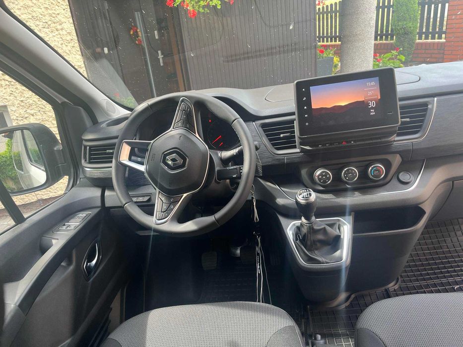 Wynajem Busa 9 osobowy Renault Trafic