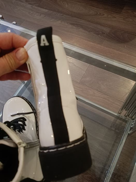 Kurtka Reserved czarna błyszcząca 110 plus buty zimowe białe RE 29