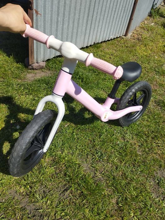 Rowerek biegowy dla dziewczynki