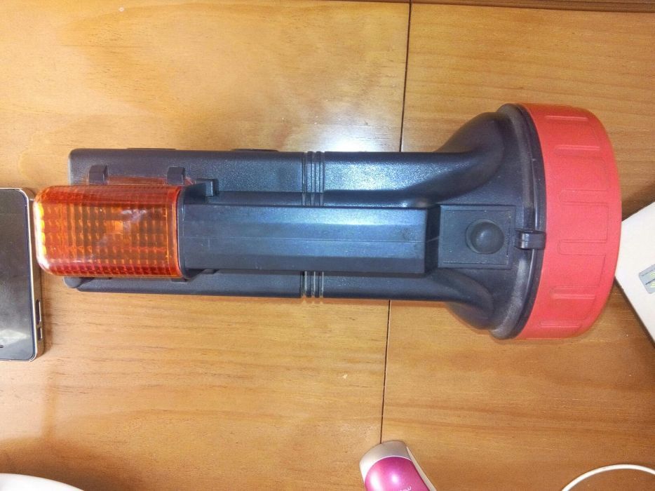 Lanterna,radio,sinalisacao.