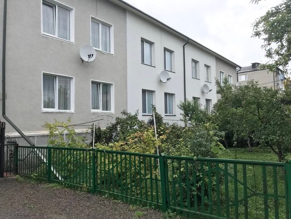 Продається 2 рівнева квартира в таунхаусі на 4 сімʼї в с. Гусятин