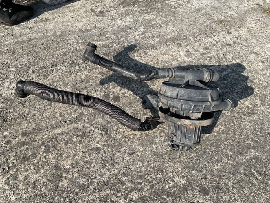 Насос дополнительного воздуха пилесос 1.6, 1.8, 2.0 Skoda Volkswagen A