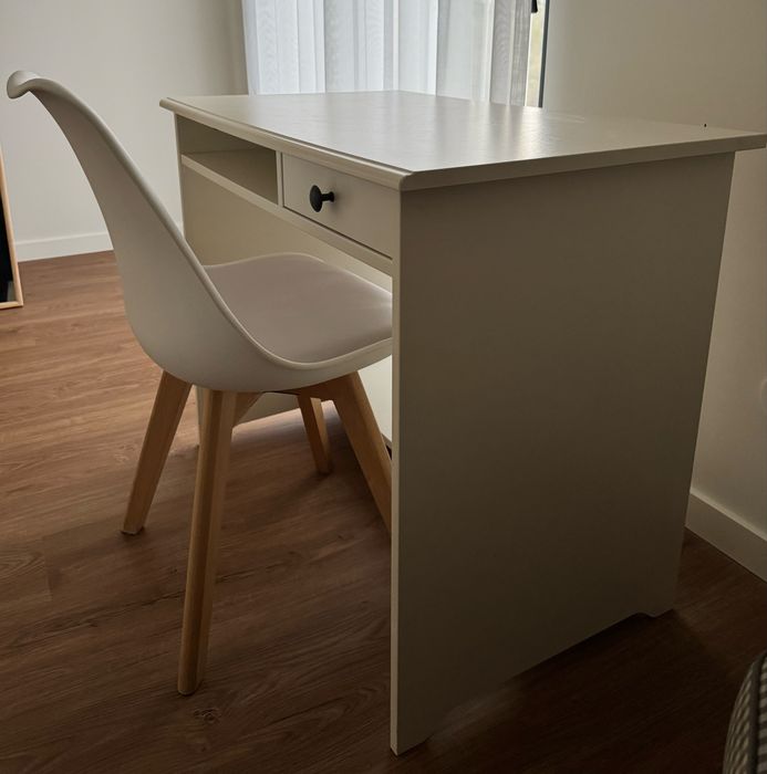 Secretária Hemnes IKEA + cadeira