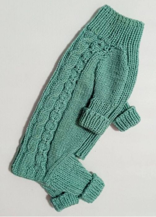 Одяг для собак, котів. В'язані шапки светри,  комбенізон, жилет.