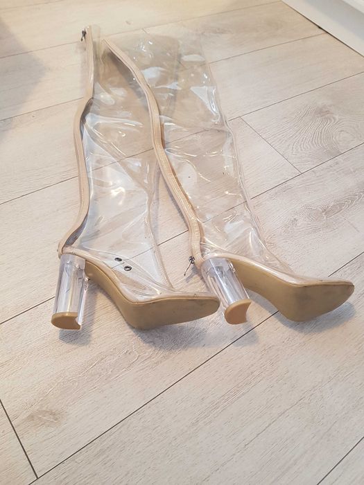 Wysokie przeźroczyste kozaki na obcasie jak Kim Kardashian