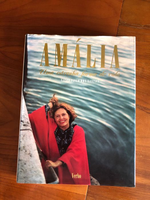 Amália uma estranha forma de vida de Vítor Paixão dos Santos