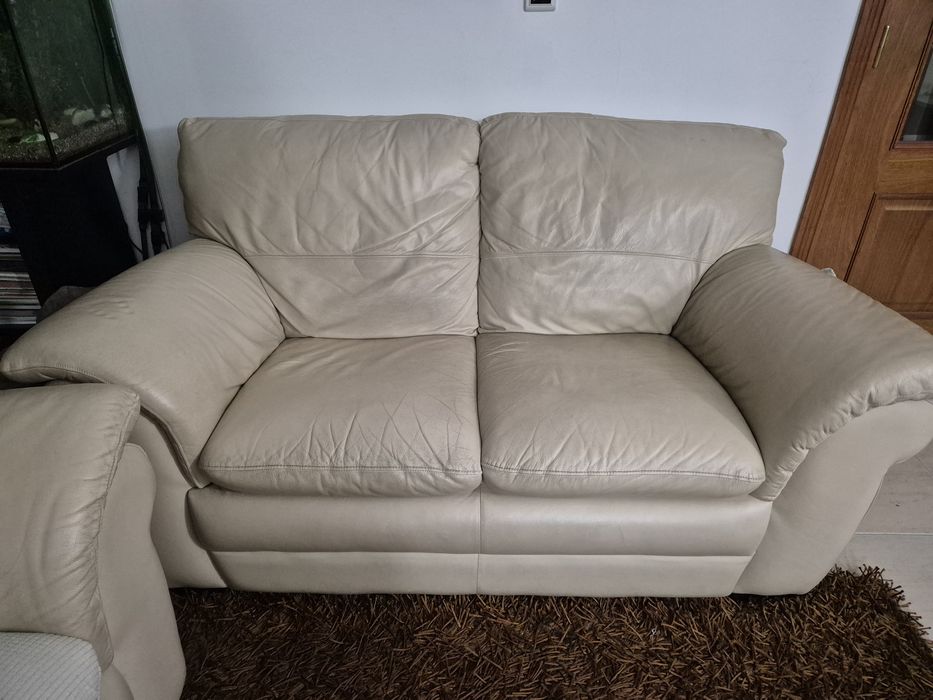 Sofás de pele  marca chateau d'ax  de 3 lugares  1 de 2 lugares ,